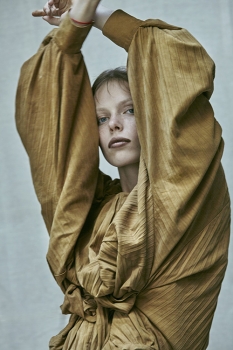 http://julie-nivert.com/files/gimgs/th-70_julie-nivert-melanie-rey-vogue-figure-libre_v2.jpg