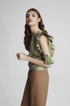 http://julie-nivert.com/files/gimgs/th-70_julie-nivert-sara-barcaroli-please-10_v2.jpg