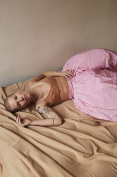 http://julie-nivert.com/files/gimgs/th-70_julie_nivert_sara_barcaroli_bodies_mila-morgan-1_v3.jpg